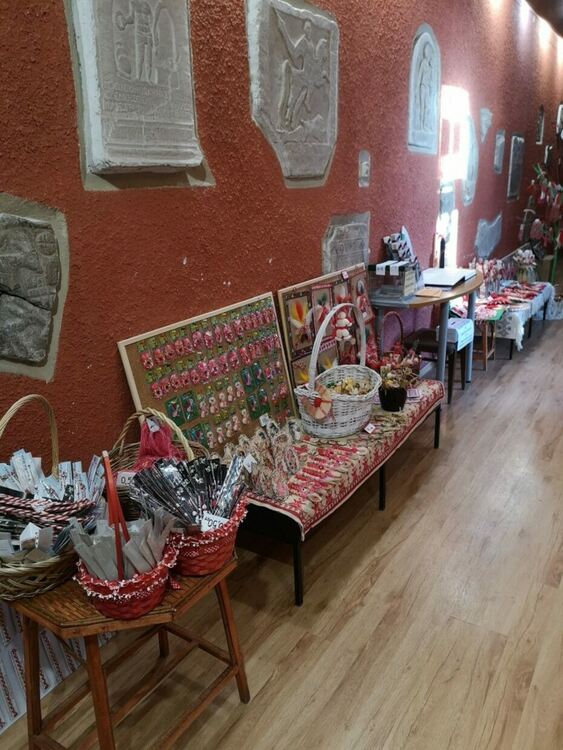 Деца с увреждания от Асеновград твориха за благотворителен базар 