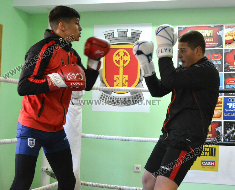 Боксьори от Хасково и Стара Загора със съвместна тренировка и спаринги в „Спартак“