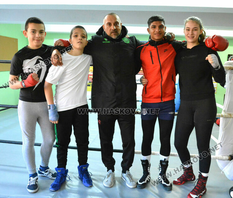 Боксьори от Хасково и Стара Загора със съвместна тренировка и спаринги в „Спартак“