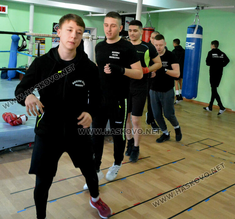 Боксьори от Хасково и Стара Загора със съвместна тренировка и спаринги в „Спартак“