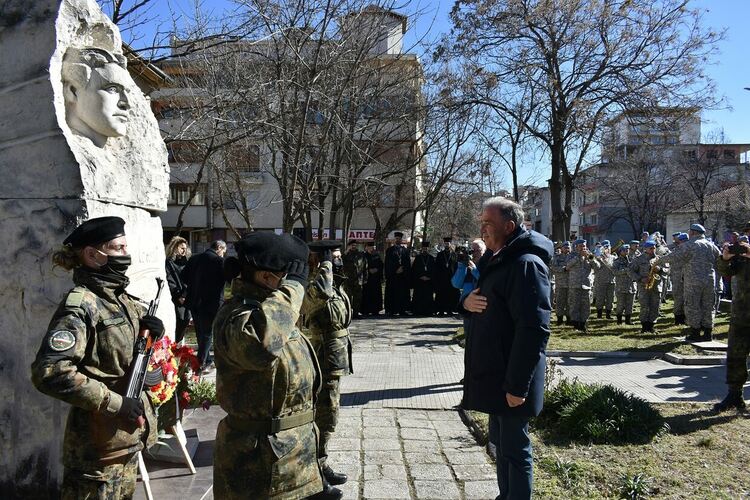 Асеновградчани се поклониха пред делото на Апостола на свободата 