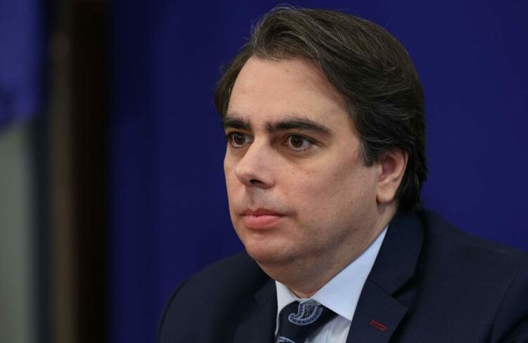 Василев: Торба с пари за самолети на хартия няма да даваме