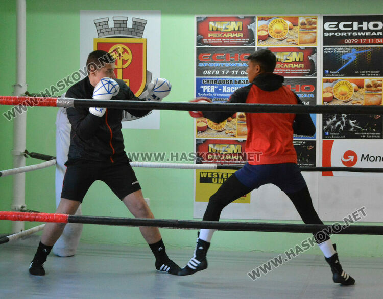 Боксьори от Хасково и Стара Загора със съвместна тренировка и спаринги в „Спартак“