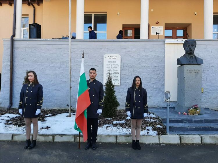 Поклон пред паметта на Апостола! 