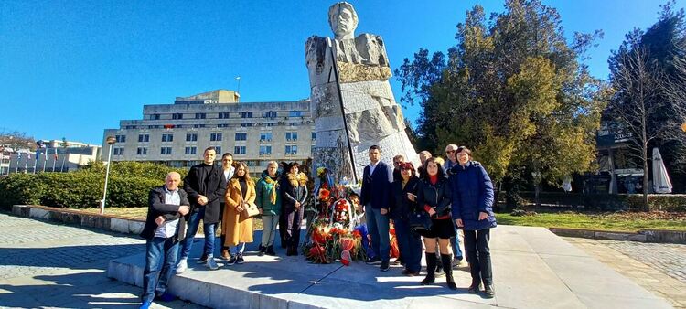 Местният актив на ГЕРБ почете Апостола