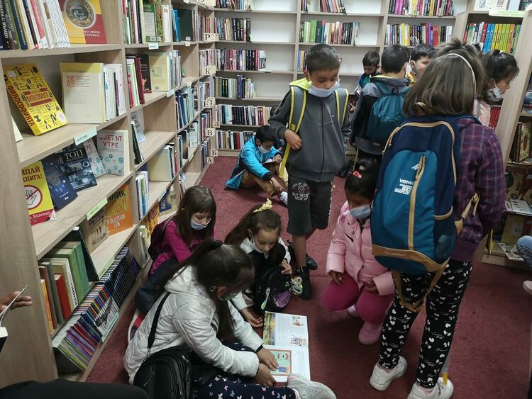 Филиал „Стар център” на Регионална библиотека допълни фонда си с над 100 нови заглавия