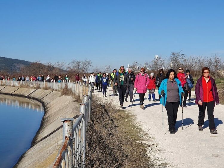 Десетки туристи почетоха Левски с поход-поклонение до Мулдавския манастир
