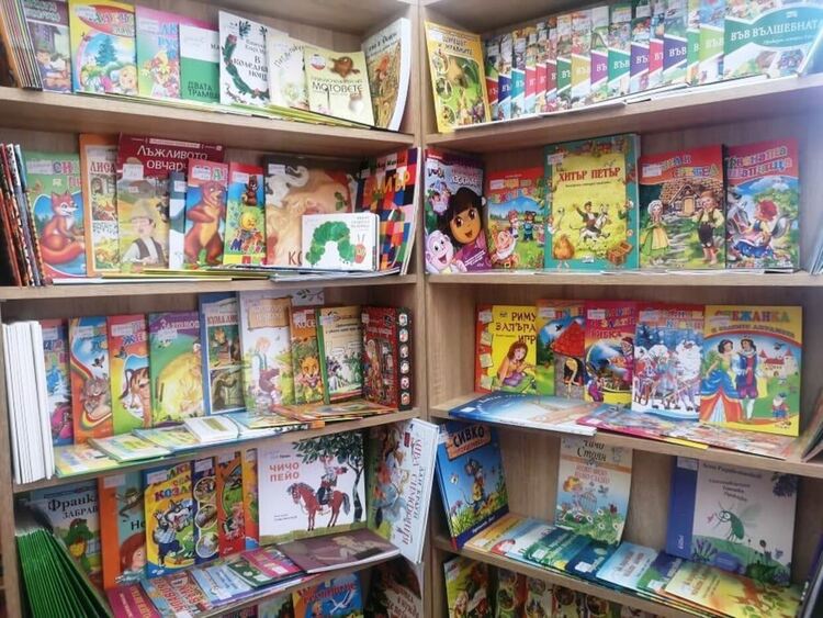 Филиал „Стар център” на Регионална библиотека допълни фонда си с над 100 нови заглавия