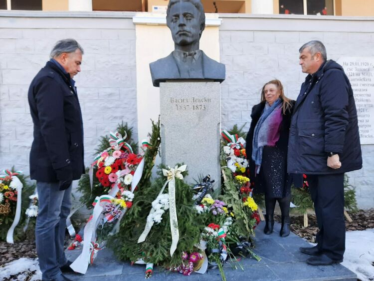 Поклон пред паметта на Апостола! 