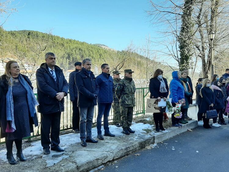 Поклон пред паметта на Апостола! 