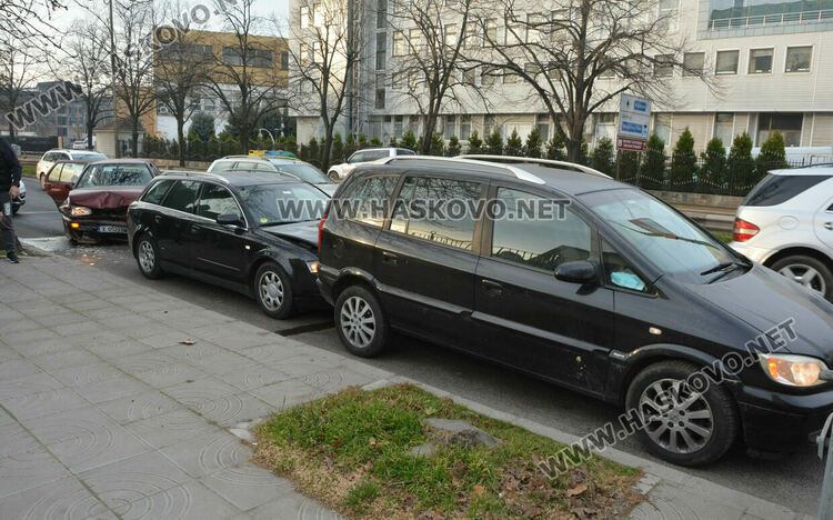 Верижна катастрофа до ПИМ заради спиране пред банкомат