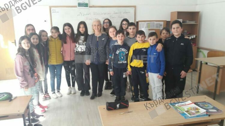 Децата в Източните Родопи отбелязват Деня на майчиния език,в Черноочене гостува изследователката Несрин Къратлъ