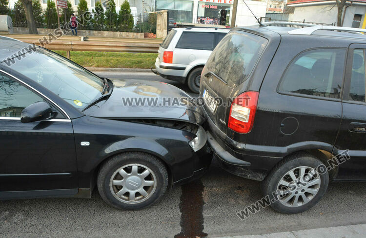 Верижна катастрофа до ПИМ заради спиране пред банкомат