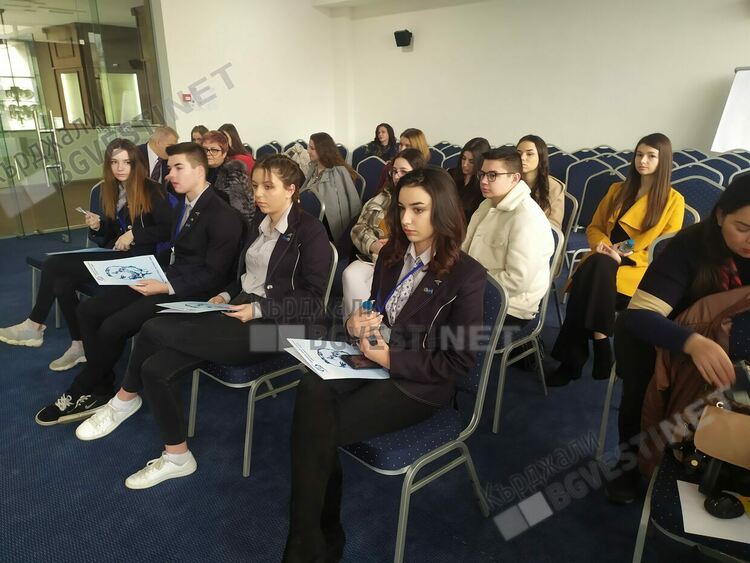 Българите сме с ограничени познания за енергийната ефективност, констатира среща-дискусия на Радио Кърджали