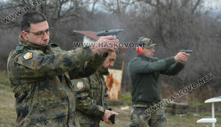 Свещеници в турнир по стрелба за 20 г. от създаването на хасковското военно формирование 