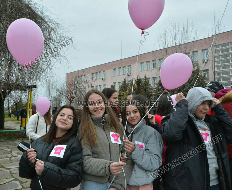 Флашмоб в ПГДС в Световния ден против тормоза в училище 