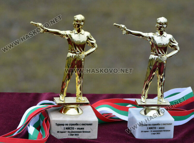 Свещеници в турнир по стрелба за 20 г. от създаването на хасковското военно формирование 