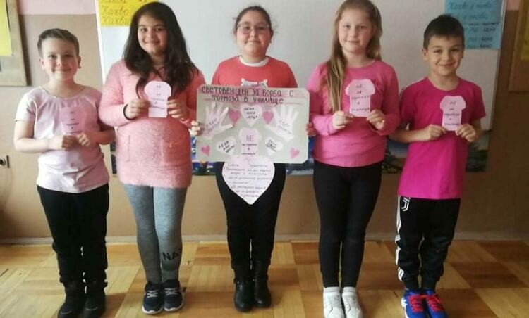 Алековци отбелязаха „Денят на розовата фланелка“