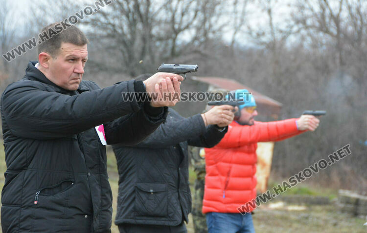 Свещеници в турнир по стрелба за 20 г. от създаването на хасковското военно формирование 