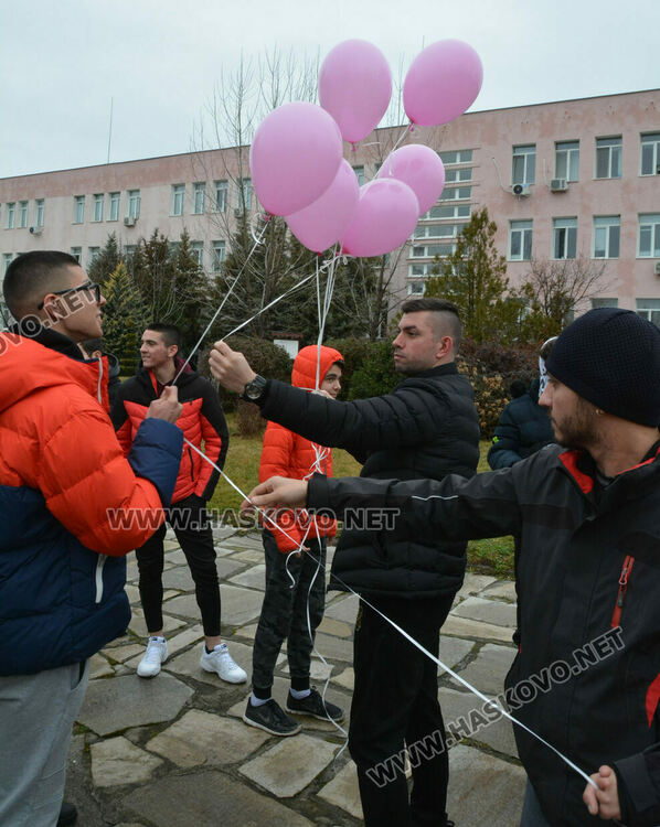 Флашмоб в ПГДС в Световния ден против тормоза в училище 