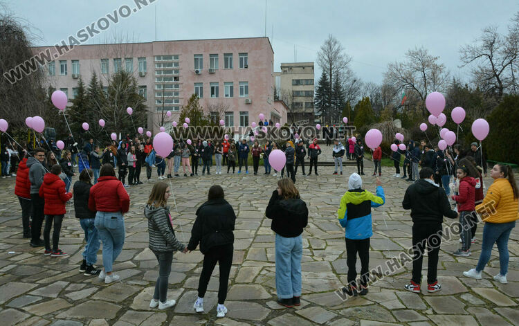 Флашмоб в ПГДС в Световния ден против тормоза в училище 