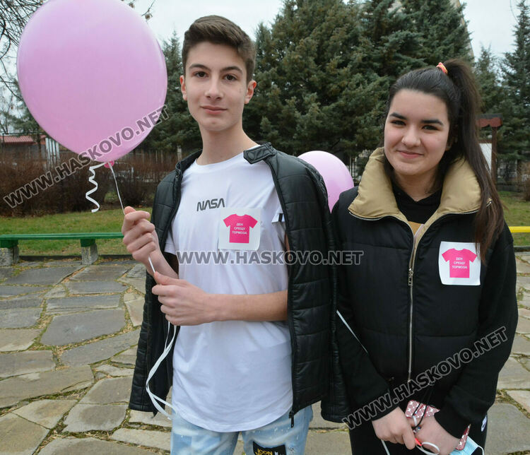 Флашмоб в ПГДС в Световния ден против тормоза в училище 