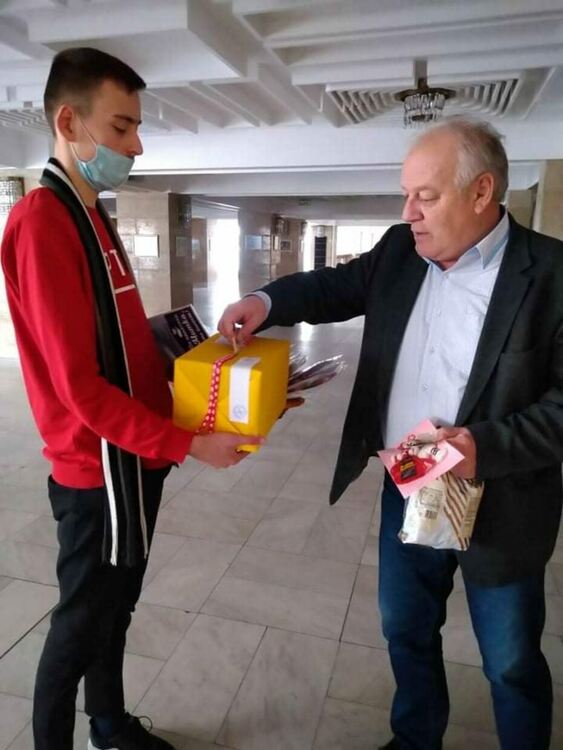 Благотворителен базар в рамките на конкурса "Баба Марта бързала, мартенички вързала" събира пари за дете в нужда