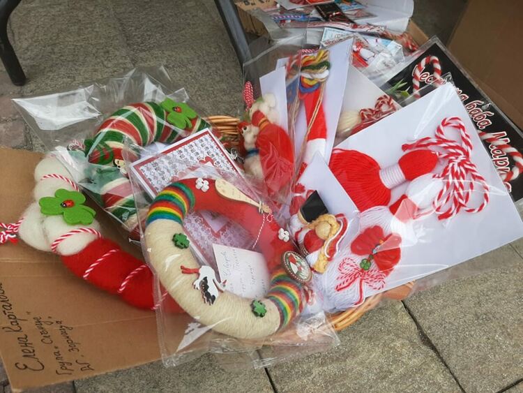 Благотворителен базар в рамките на конкурса "Баба Марта бързала, мартенички вързала" събира пари за дете в нужда