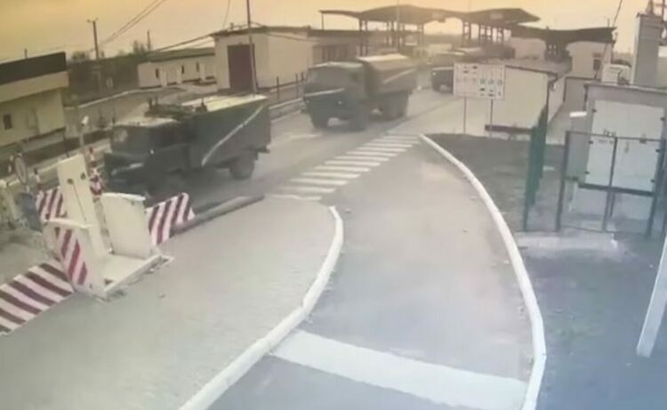 Руска военна колона навлезе в Украйна от Крим