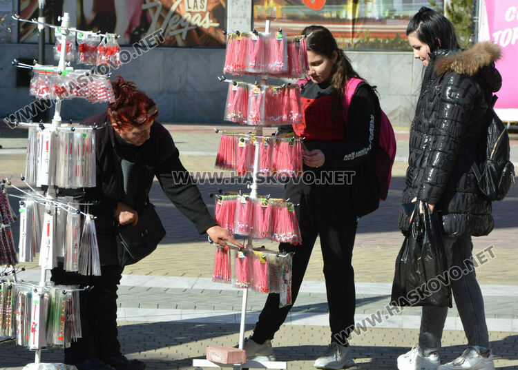 Закачиха 50-килограмова мартеница в Хасково