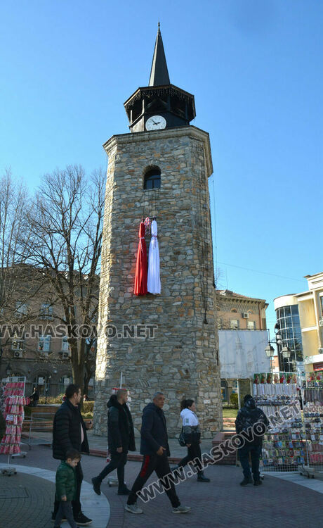 Закачиха 50-килограмова мартеница в Хасково