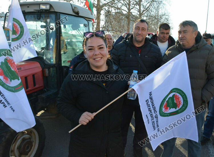 Протест на лозари блокира път, искат увеличение на субсидията от 30 на 300 лева
