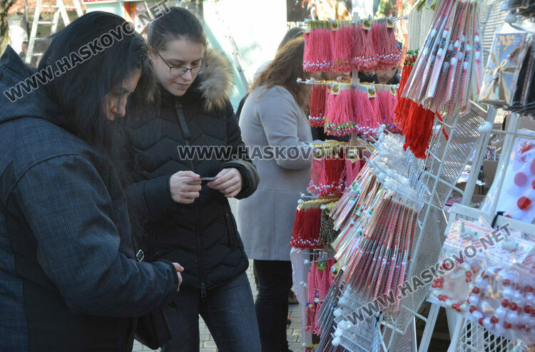 Закачиха 50-килограмова мартеница в Хасково