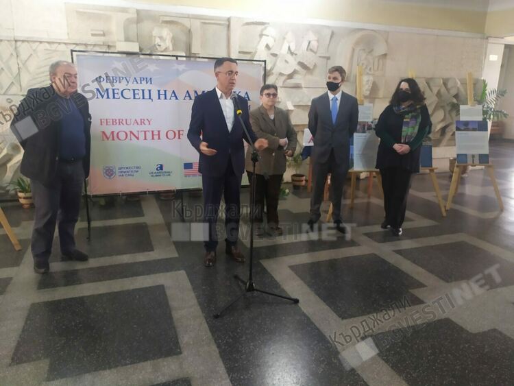   Раздадоха „Оскарите“ за превод от английски на български, продължава Месеца на Америка в Кърджали