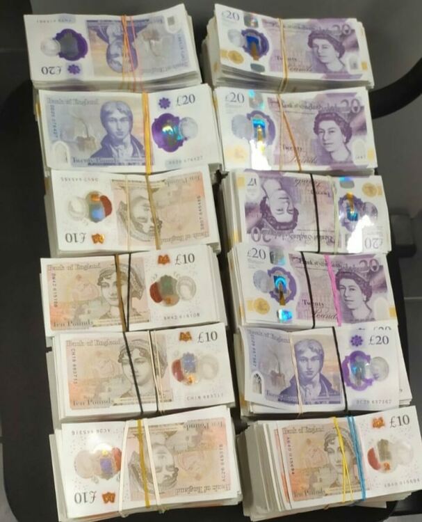 Откриха валута за близо 235 000 лв. под седалка на камион