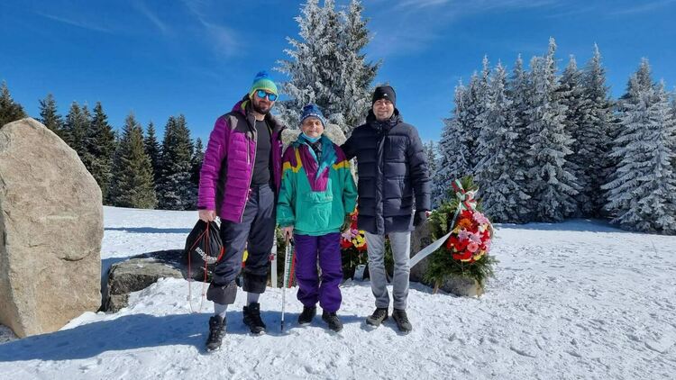 С венци и цветя почетоха паметта на арх.Петър Петров