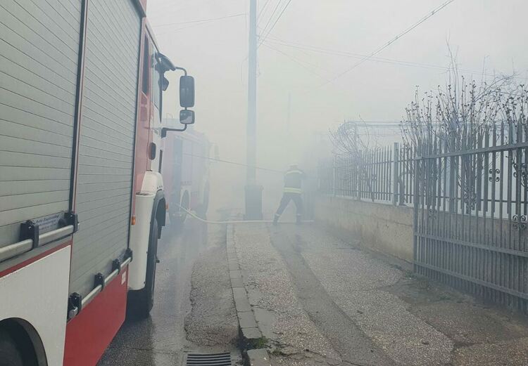 Заради пожар е затворена част от Цариградския път в Дебър