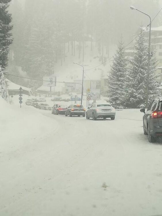 Ограничиха движението на товарни автомобили, катастрофа затвори Девин-Кричим