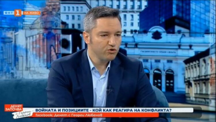 Вигенин: Неадекватно е да искаш оставката на военен министър, докато на около 200 км се води война