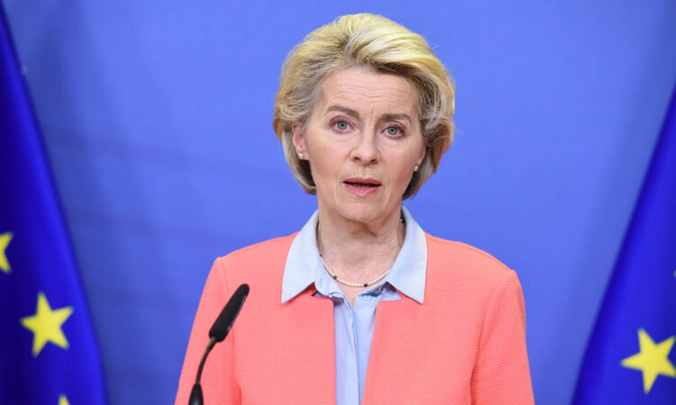 ЕК отпуска средства за въоръжаване на Украйна, забранява руски медии и полети