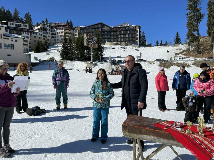Зимният празник събра скиорите от Първомай в Пампорово