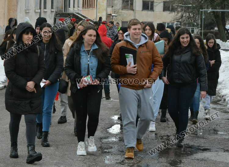 Силен интерес към военното въоръжение и техника в Хасково