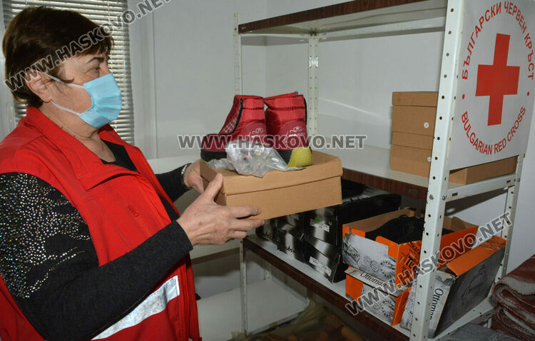 В БЧК-Хасково първите дарения в помощ на Украйна вече са факт