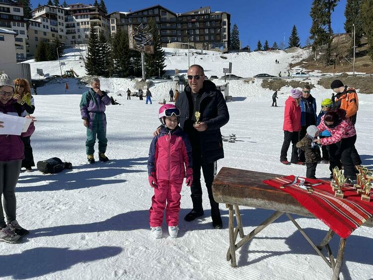 Зимният празник събра скиорите от Първомай в Пампорово