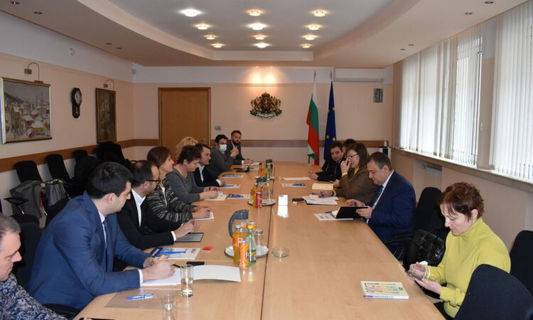 България разполага със запас от зърно за следващите две години, няма недостиг на храни