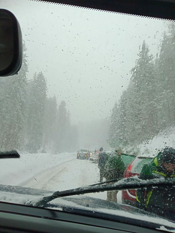 Задължително с вериги в цялата Смолянска област, остава ограничението за товарните автомобили