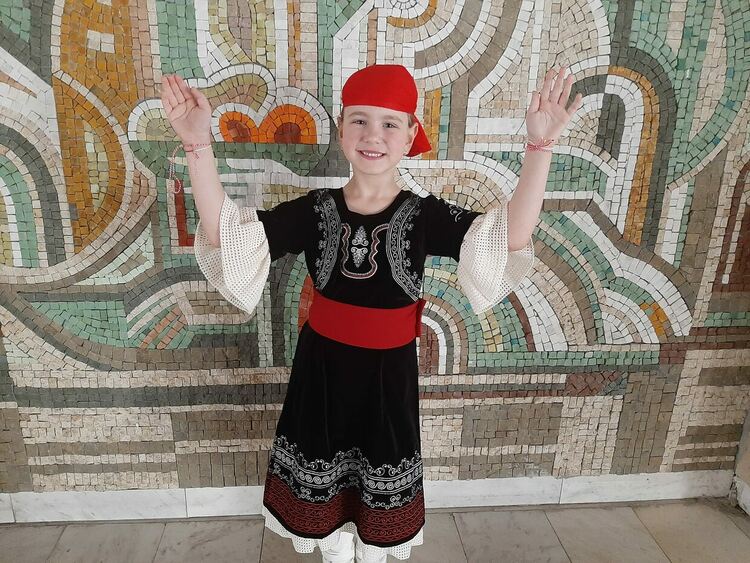 Талантливи деца от ДГ „Слънце“ внесоха празнично настроение в Община Смолян на Баба Марта  