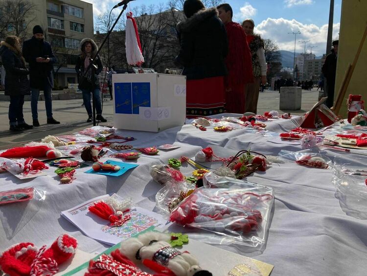 Празник с кауза организираха ДЮТ „Мускетарите“ при ЦПЛР-ОДК Перник по случай първи март