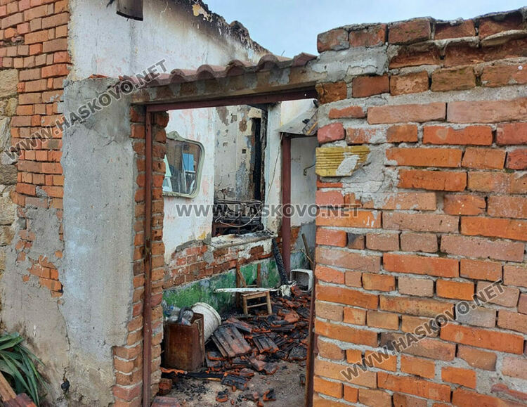 С опасност за живота е пострадалата при пожар жена 