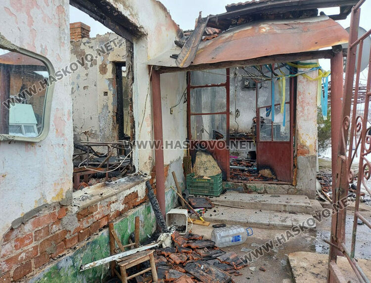 С опасност за живота е пострадалата при пожар жена 